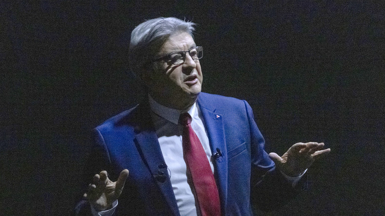 Jean-Luc Mélenchon lors d'un meeting à Nantes, le 16 janvier 2022.
