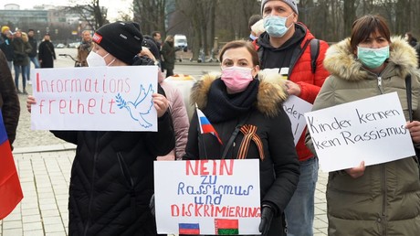 Une manifestation contre la russophobie s'est tenue à Berlin, le 5 mars 2022 (image d'illustration).