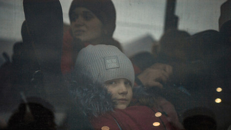 Un enfant dans un bus qui passe la frontière de Medyka vers la Pologne, le 6 mars (Image d'illustration).