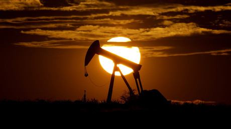 Un chevalet de pompage de pétrole près de Karnes City (Texas), aux Etats-Unis, le 8 avril 2020 (image d'illustration)