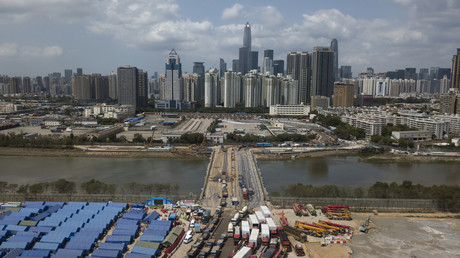 Un chantier de construction d'installations d'isolement et un pont temporaire reliant les villes de Shenzhen et de Lok Ma Chau, le 11 mars 2022 (image d'illustration).