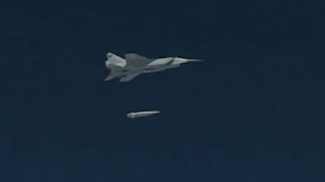 Image tirée d'une vidéo du ministère russe de la Défense, dans laquelle on voit les forces aérospatiales russes tirer des missiles balistiques hypersoniques Kinjal, lors d'exercices le 19 février 2022 (image d'illustration).