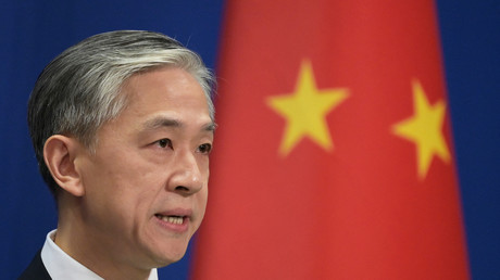 Le porte-parole du ministère chinois des Affaires étrangères Wang Wenbin s'exprime lors de la réunion d'information du ministère des Affaires étrangères à Pékin, le 9 novembre 2020.