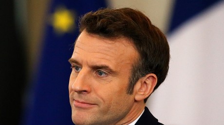 Emmanuel Macron lors d'un meeting à Pau le 18 mars 2022 (image d'illustration).