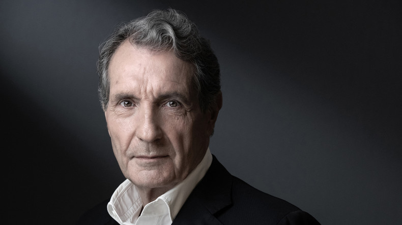 Jean-Jacques Bourdin est journaliste pour le groupe BFM TV/RMC