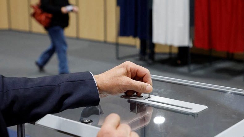 Un bureau de vote pour le premier tour de l'élection présidentielle française au Touquet, le 10 avril 2022 (image d'illustration).