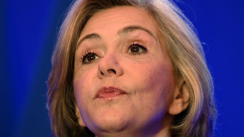 Valérie Pecresse, prononce un discours après l'annonce des résultats prévisionnels du premier tour de l'élection présidentielle française, à Paris, le 10 avril 2022.