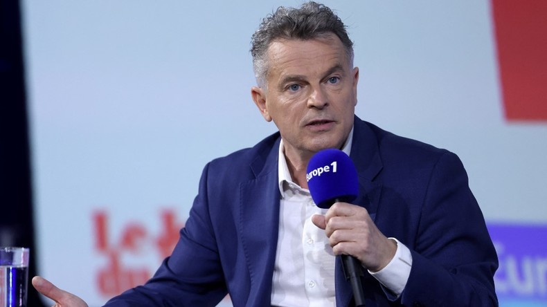 Roussel se défend d’avoir sabordé Mélenchon et souhaite «discuter» avec lui des législatives
