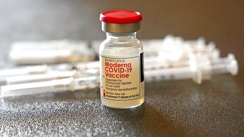 Près de 800 000 doses de vaccin Moderna rappelées après la découverte d'un insecte dans un flacon