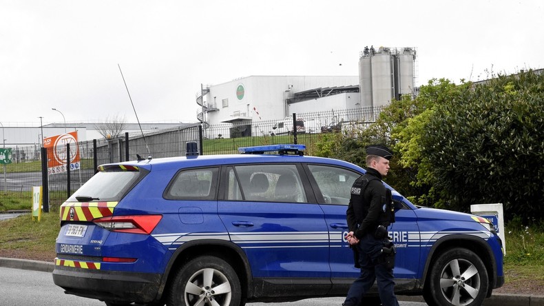 La gendarmerie a perquisitionné l'usine de Buitoni le 13 avril 2022, à Caudry (Nord), suite à plusieurs contaminations au E.coli liées à la consommation de pizzas surgelées.