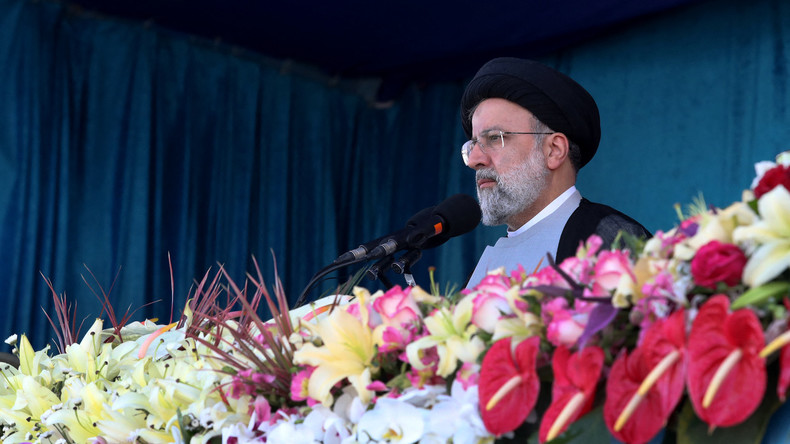 Le président iranien Ebrahim Raisi assiste lors de la cérémonie marquant la journée annuelle de l'armée du pays à Téhéran