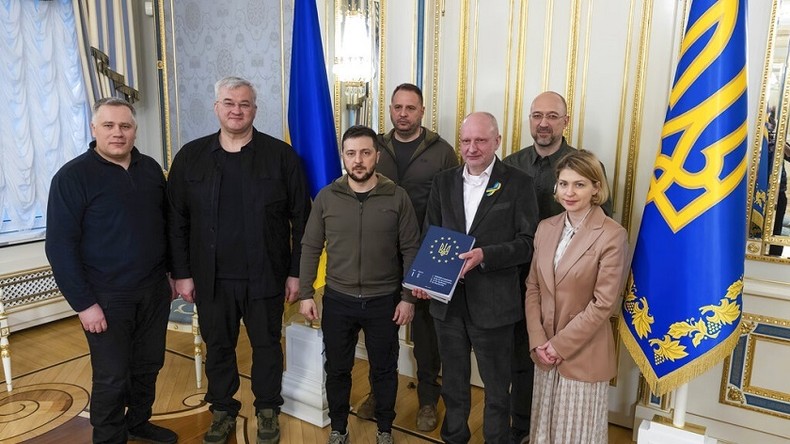 L'Ukraine espère obtenir le statut de candidat à l'UE «dans les semaines à venir»