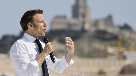 Emmanuel Macron a été apostrophé par un individu lui reprochant d'avoir fracturé la France, lors de son meeting à Marseille, le 16 avril 2022 (image d'illustration).