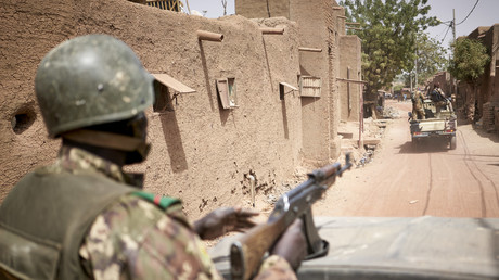 Les troupes maliennes patrouillent dans la vieille ville de Djenne, au centre du Mali, en février 2020 (image d'illustration).