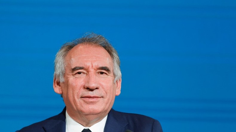 Réforme des retraites : François Bayrou favorable à laisser les Français trancher par référendum
