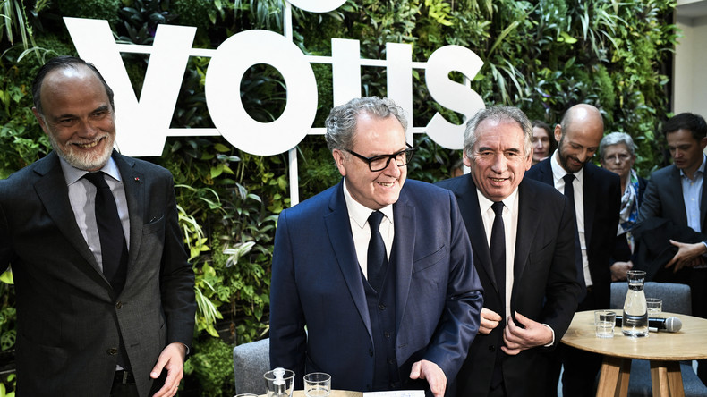 Les macronistes en ordre de bataille pour les législatives.