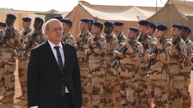 Un juge d'instruction malien convoque Le Drian pour une affaire d'«atteinte aux biens publics»