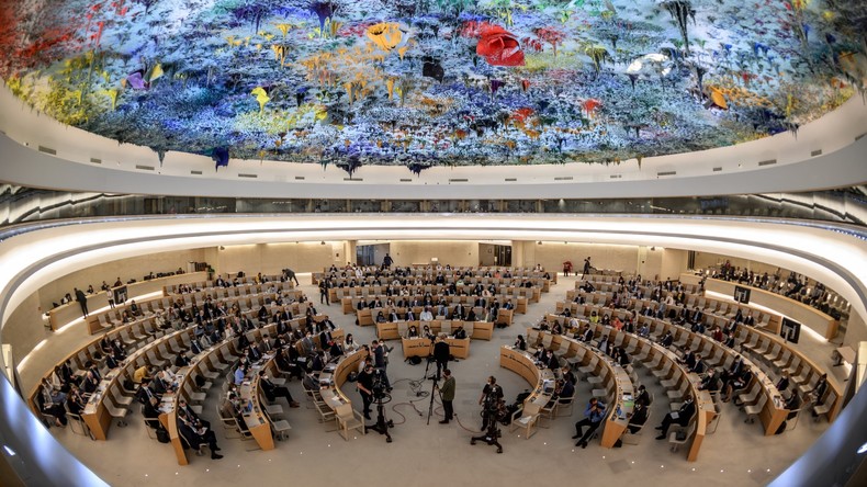ONU: le Conseil des droits de l'homme demande une «enquête» sur des exactions attribuées à la Russie