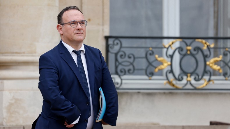 Accusé de viols, Damien Abad clame son innocence et refuse de démissionner
