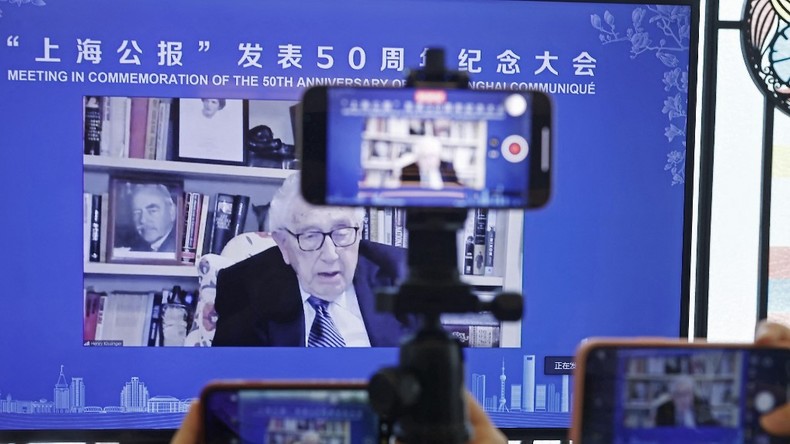 Au forum de Davos, Henry Kissinger appelle l'Ukraine à des concessions territoriales pour la paix