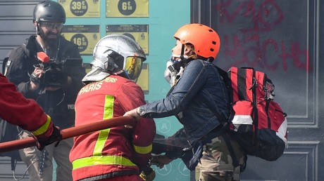 La femme qui a agressé un pompier lors du 1er Mai sera jugée en comparution immédiate