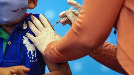Un enfant se fait vacciner contre le Covid à Hartford dans le Connecticut, le 2 novembre 2021 (image d'illustration).
