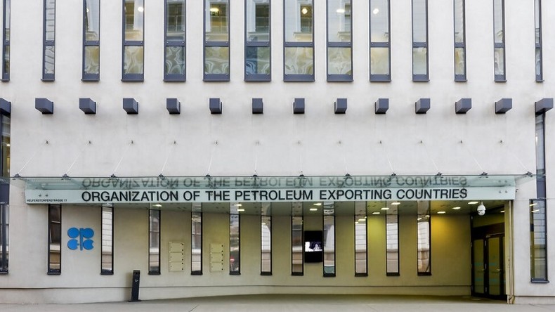 Pétrole : l'Opep+ annonce une hausse de la production pour tenter de contenir l'envolée des prix