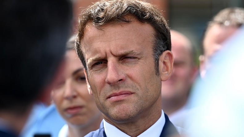 «Vous êtes un menteur !» : Emmanuel Macron chahuté lors d'une visite à Gaillac (VIDEO)