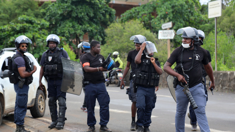Des policiers à Mayotte