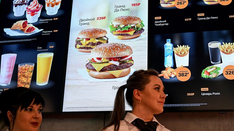 «Vkousno i totchka» : à Moscou, ouverture des premiers «McDonald's russes» (VIDEO)