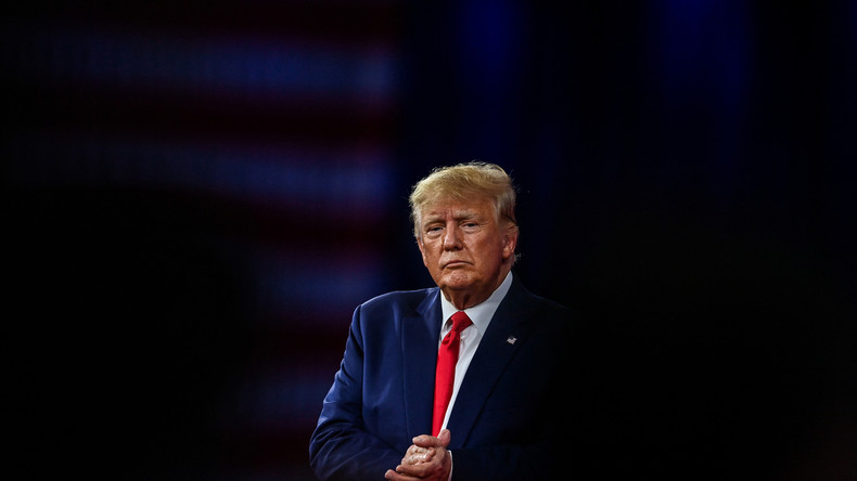 L'ancien président américain Donald Trump prend la parole lors de la Conférence d'action politique conservatrice 2022 (CPAC) à Orlando, en Floride le 26 février 2022