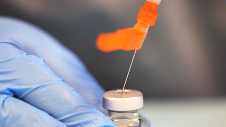 Une vaccination avec Moderna en préparation au Red Hook Neighborhood Senior Center, le 22 février 2021 à New York.