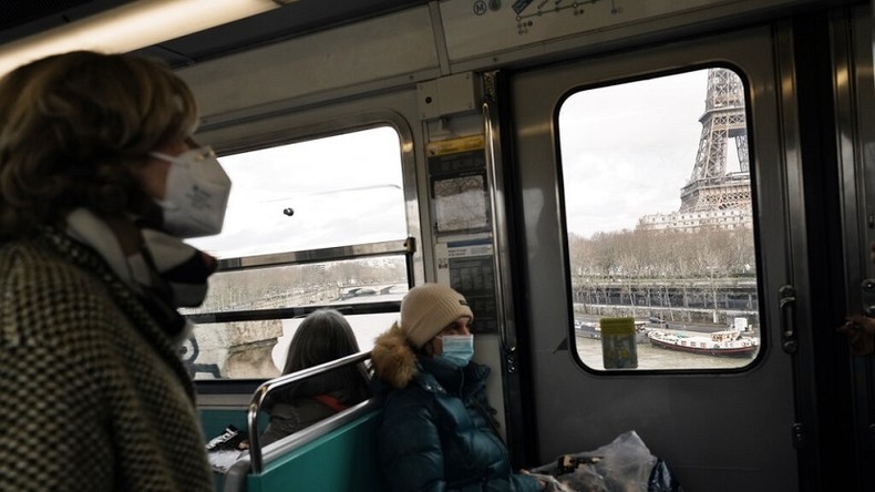 Le rétablissement du port du masque dans les transports s'envisage «sérieusement», estime Fischer