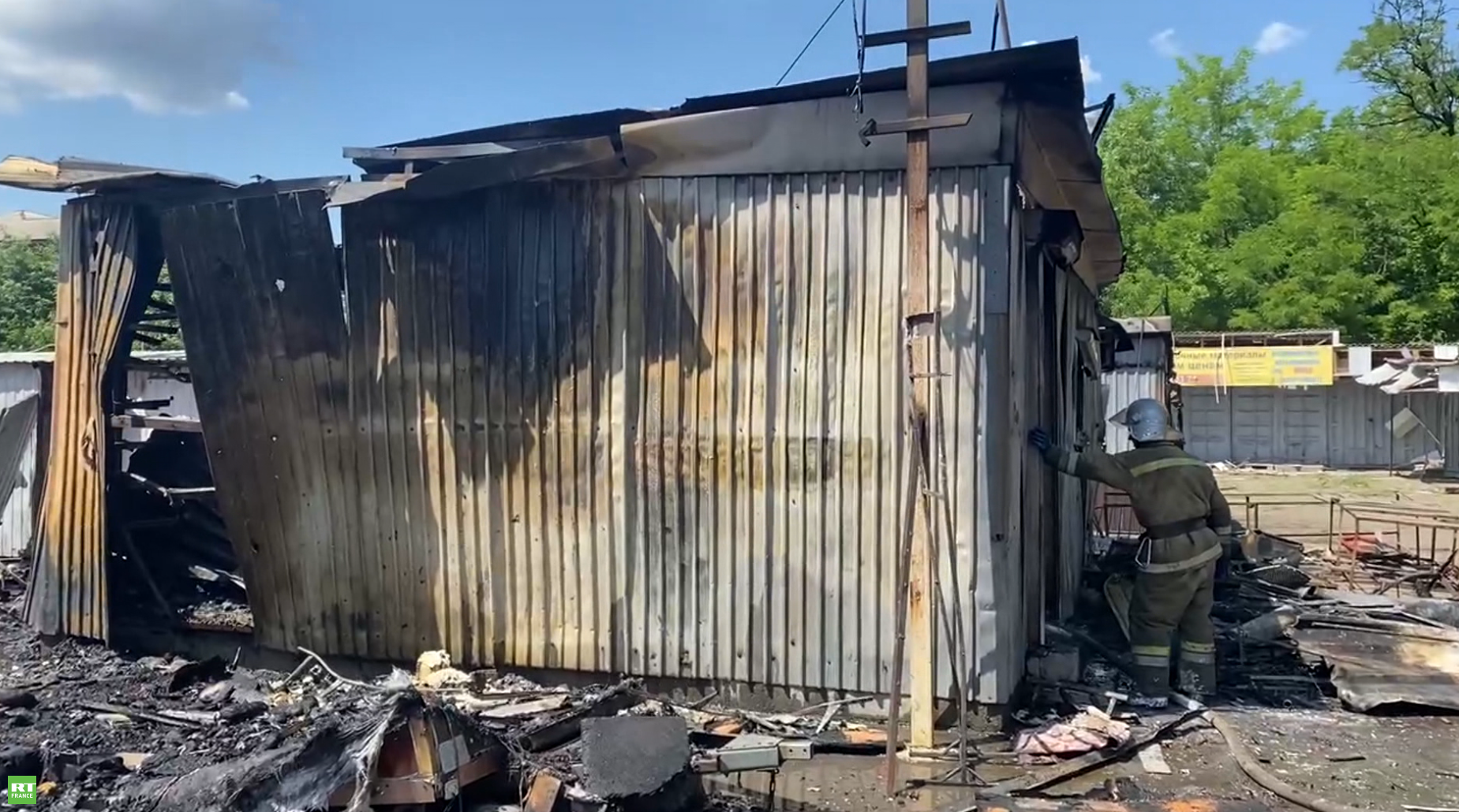 Quatre morts dans le bombardement d’un marché de Donetsk par l’Ukraine, selon la RPD (VIDEO)