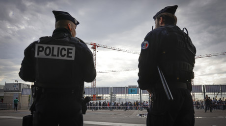Des policiers montent la garde le 3 juin aux abords du Stade de France à Saint Denis (Seine-Saint-Denis) (image d'illustration).