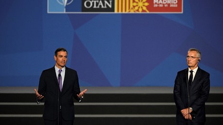 Le Secrétaire Général de l'OTAN Jens Stoltenberg et le Premier ministre espagnol Pedro Sanchez à Madrid pour le sommet de l'Alliance le 29 juin.