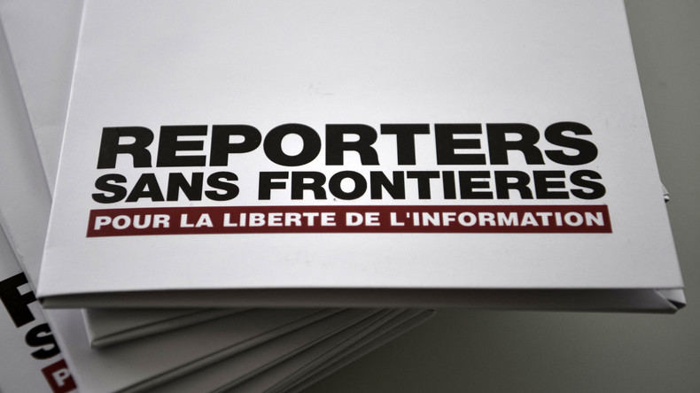 L'ONG Reporters sans frontières a dénoncé le 1er juillet 2022 les restrictions auxquelles les journalistes font face en Ukraine