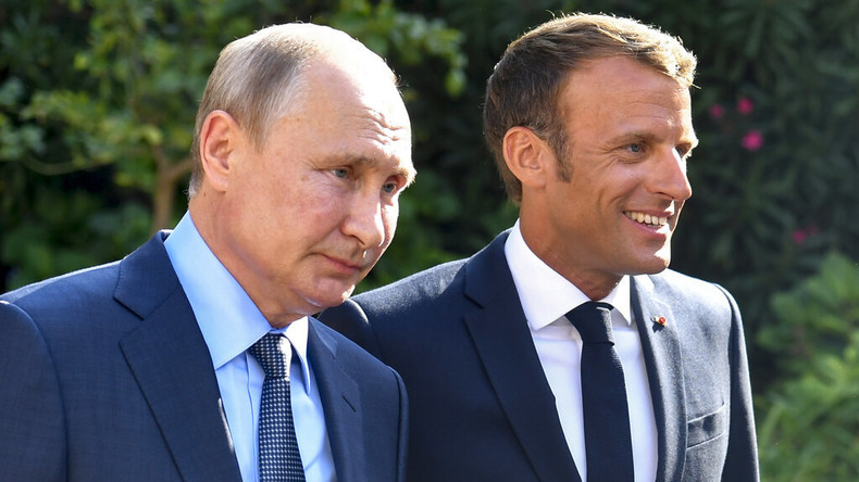 Vladimir Poutine et Emmanuel Macron, le 19 août 2019, à Bormes-les-Mimosas (image d'illustration).