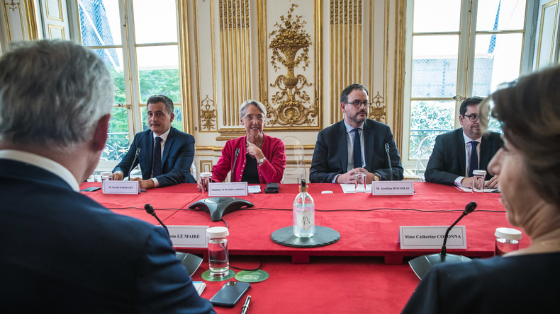 «Titanic», «chaises musicales» : sitôt nommé, le nouveau gouvernement d'Elisabeth Borne critiqué