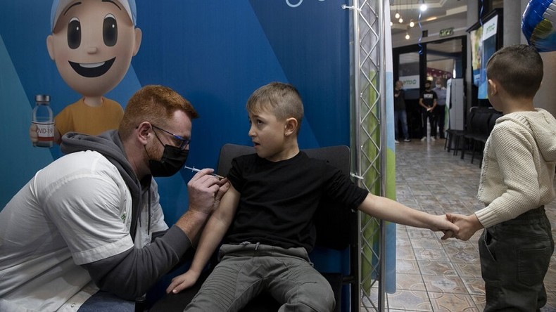 Covid-19 : Israël autorise la vaccination des enfants de moins de 5 ans avec Pfizer et Moderna