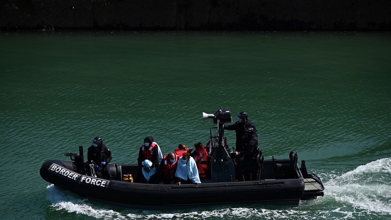 Migrants secourus dans la Manche