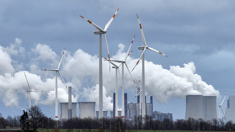 Des éoliennes et une centrale à charbon en Allemagne