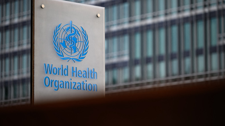 Une enseigne de l'Organisation mondiale de la santé (OMS) à son siège à Genève, le 7 décembre 2021.