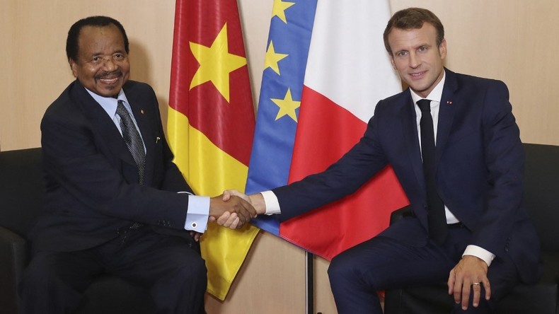 Emmanuel Macron, en compagnie du président camerounais Pauk Biya, le 10 octobre 2019 à Lyon (image d'illustration)
