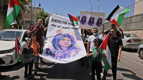 Des manifestants demandent «justice» pour la mort par arme à feu de la journaliste américano-palestinienne Shireen Abu Akleh, lors d'un rassemblement à Jérusalem-Est, le 15 juillet 2022 (image d'illustration).
