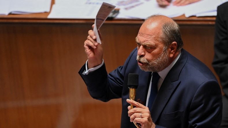 Antisémitisme : la Nupes quitte l'hémicycle après les attaques d'Eric Dupond-Moretti (VIDEO)
