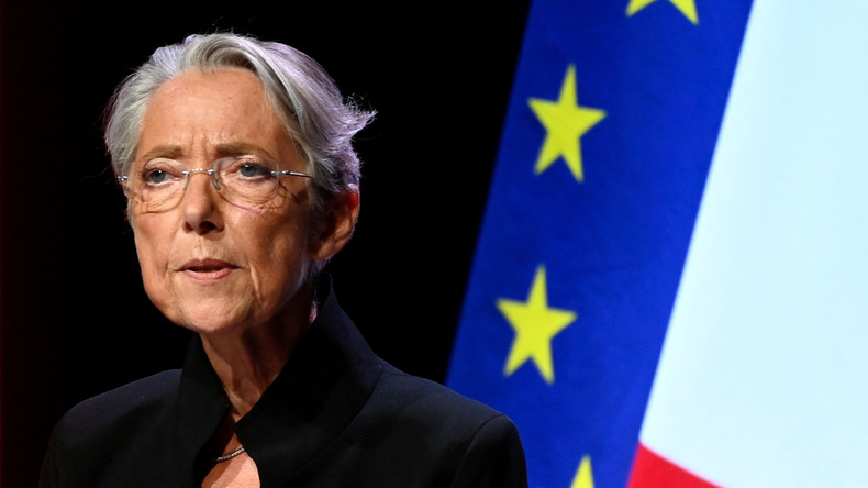 Budget 2023 : Elisabeth Borne laisse planer le spectre du 49-3
