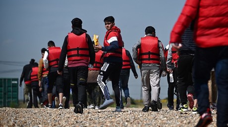 Près de 700 migrants traversent la Manche pour se rendre au Royaume-Uni