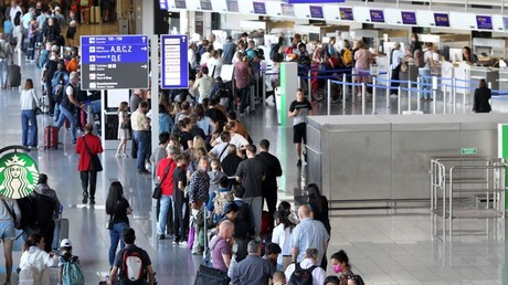 Josep Borrell s'oppose à l'interdiction totale des visas pour les Russes