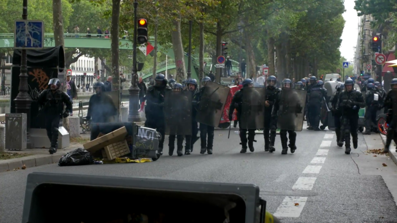 Paris : une centaine de Gilets jaunes interpellés lors de rassemblements contre l'inflation